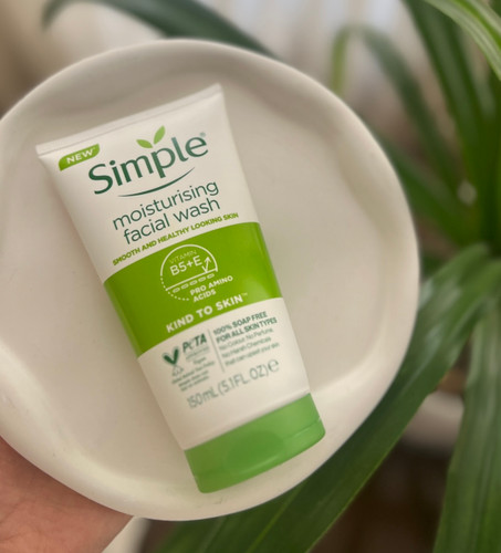 شوینده صورت Moisturising سیمپل پوست خشک ونرمال