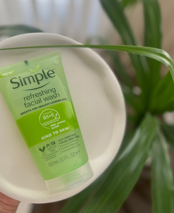 شوینده صورت سیمپل مدل Refreshing حجم ۱۵۰ میل