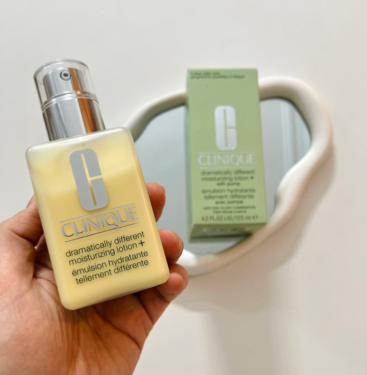 آبرسان مرطوب کننده درماتیکالی کلینیک(مدل لوشن) پوست خشک