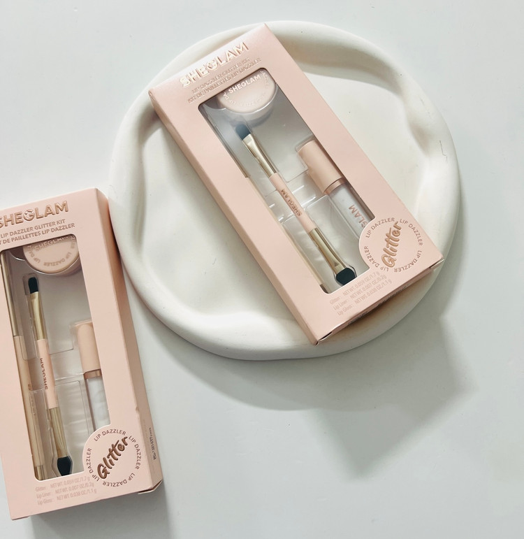 کیت مخصوص لب گلیتردار شیگلم