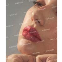 تست رژ گلیتری شیگلم رنگ red carpet