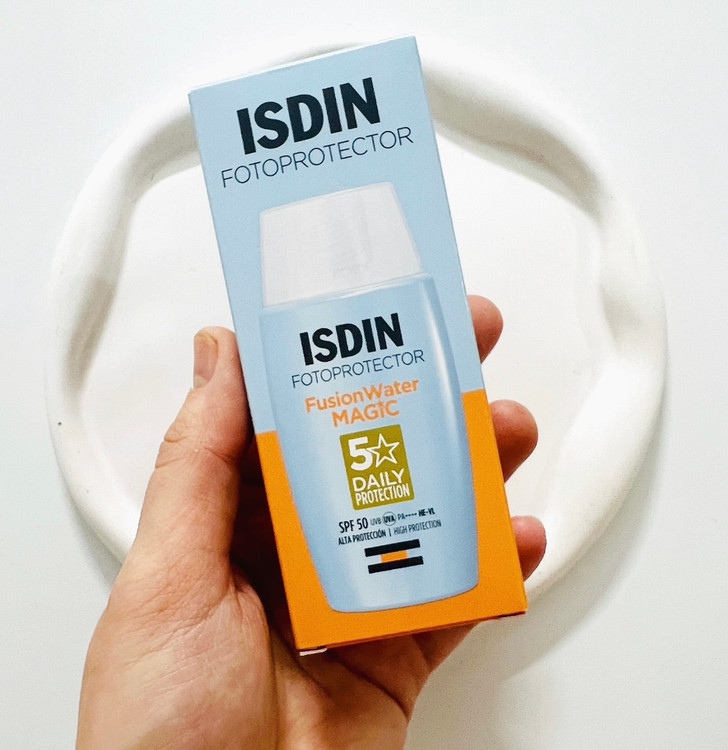 ضدآفتاب ایزدین مجیک بی رنگ spf50