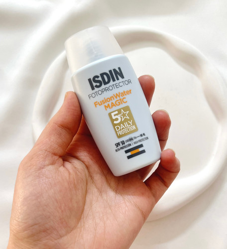 ضدآفتاب ایزدین مجیک(بی رنگ) spf50