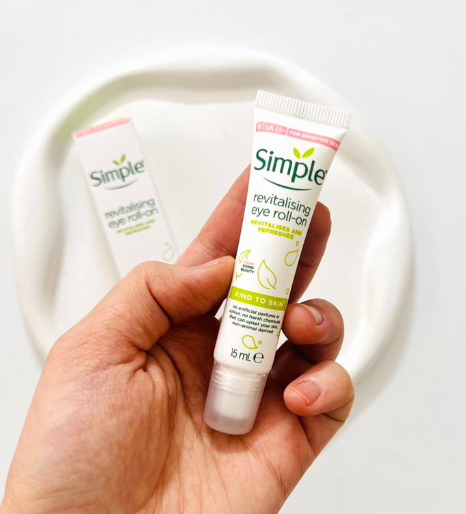 خرید خرید کرم دور چشم رولی احیا کننده سیمپل مدل Revitalising حجم ۱۵ میل