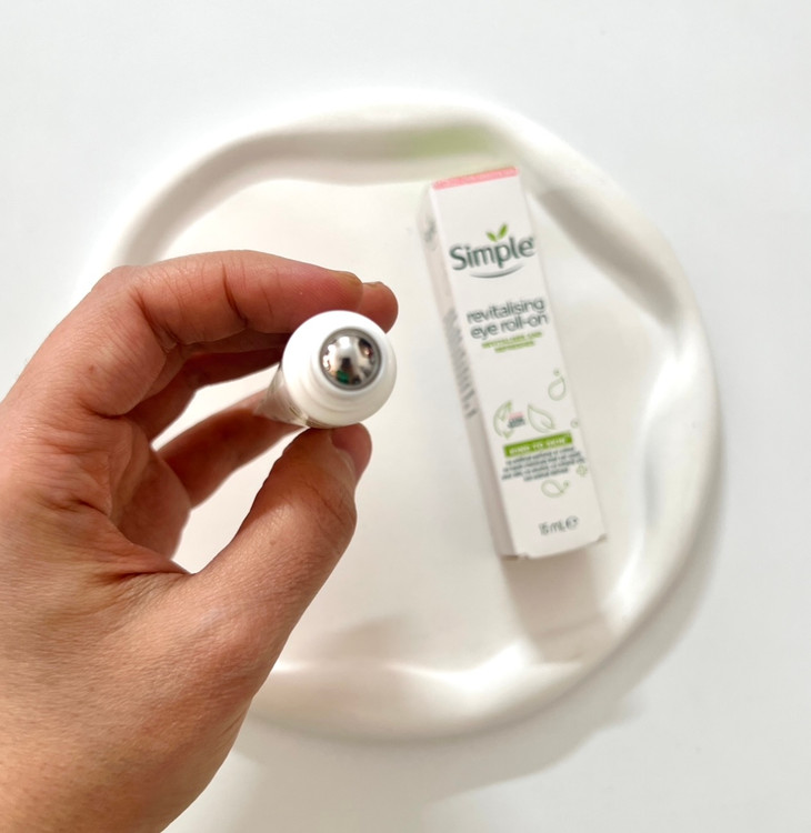 کرم دور چشم رولی احیا کننده سیمپل مدل Revitalising حجم ۱۵ میل