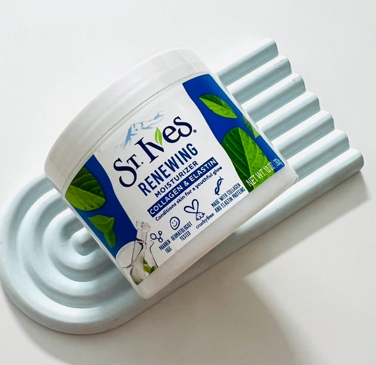 کرم مرطوب کننده آبرسان اویل فری سنت ایوز حجم ۲۸۳ گرم مناسب پوت خشک و نرمال