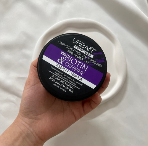 اسکراب لایه بردار پوست کف سر حاوی بیوتین و کافئین و نمک دریا اربن کر