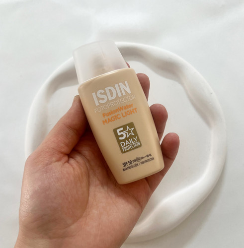 ضدآفتاب رنگی ایزدین مجیک