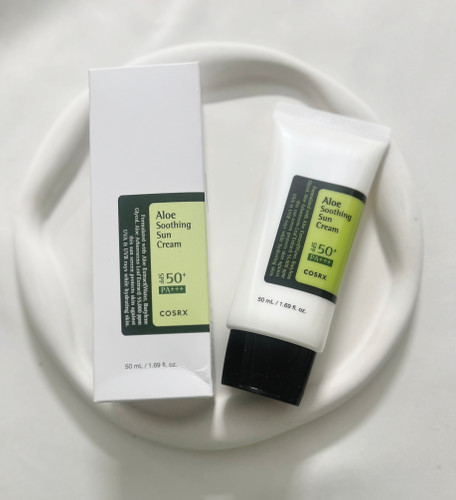 ضد آفتاب SPF50 آلوئه ورا کوزارکس مناسب پوست خشک ونرمال