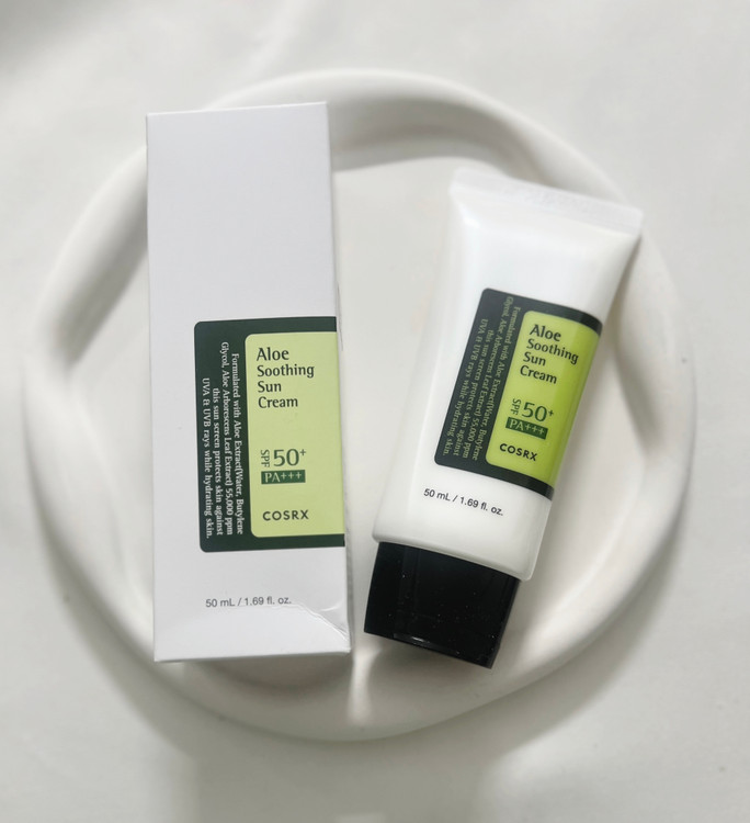 ضد آفتاب SPF50 آلوئه ورا کوزارکس مناسب پوست خشک ونرمال