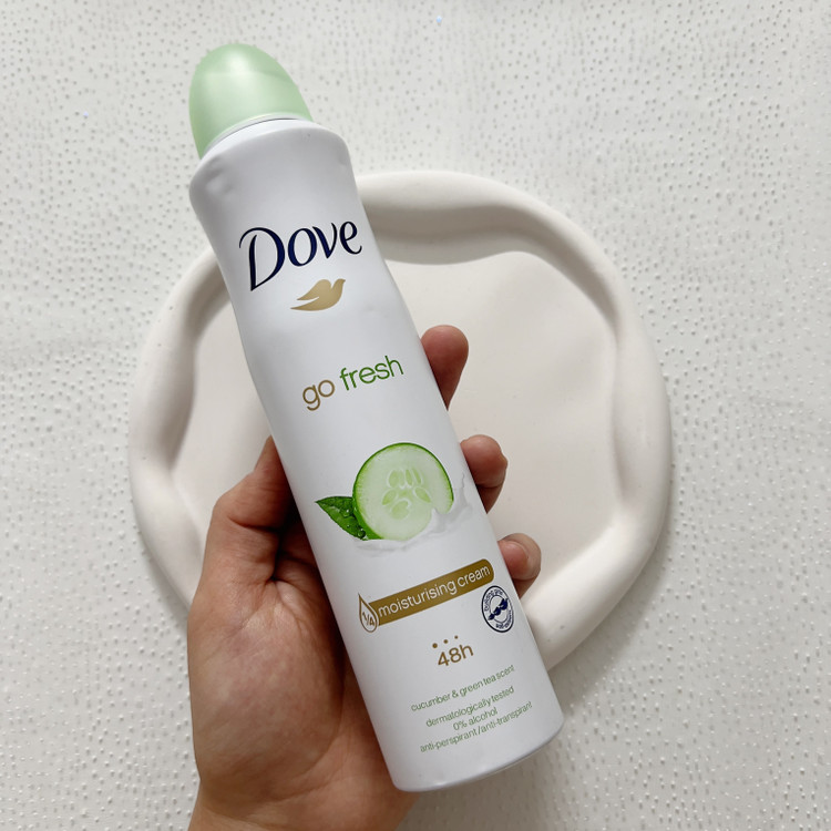 اسپری ضدتعریق داو با رایحه خیار و چای سبز حجم ۲۵۰ میل