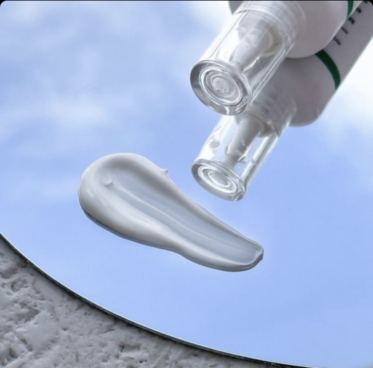 ضد آفتاب فیزیکی روشن کننده وضدلک اکسیس وای Axis-Y حاوی نیاسینامید spf50 حجم۵۰ میل اورجینال